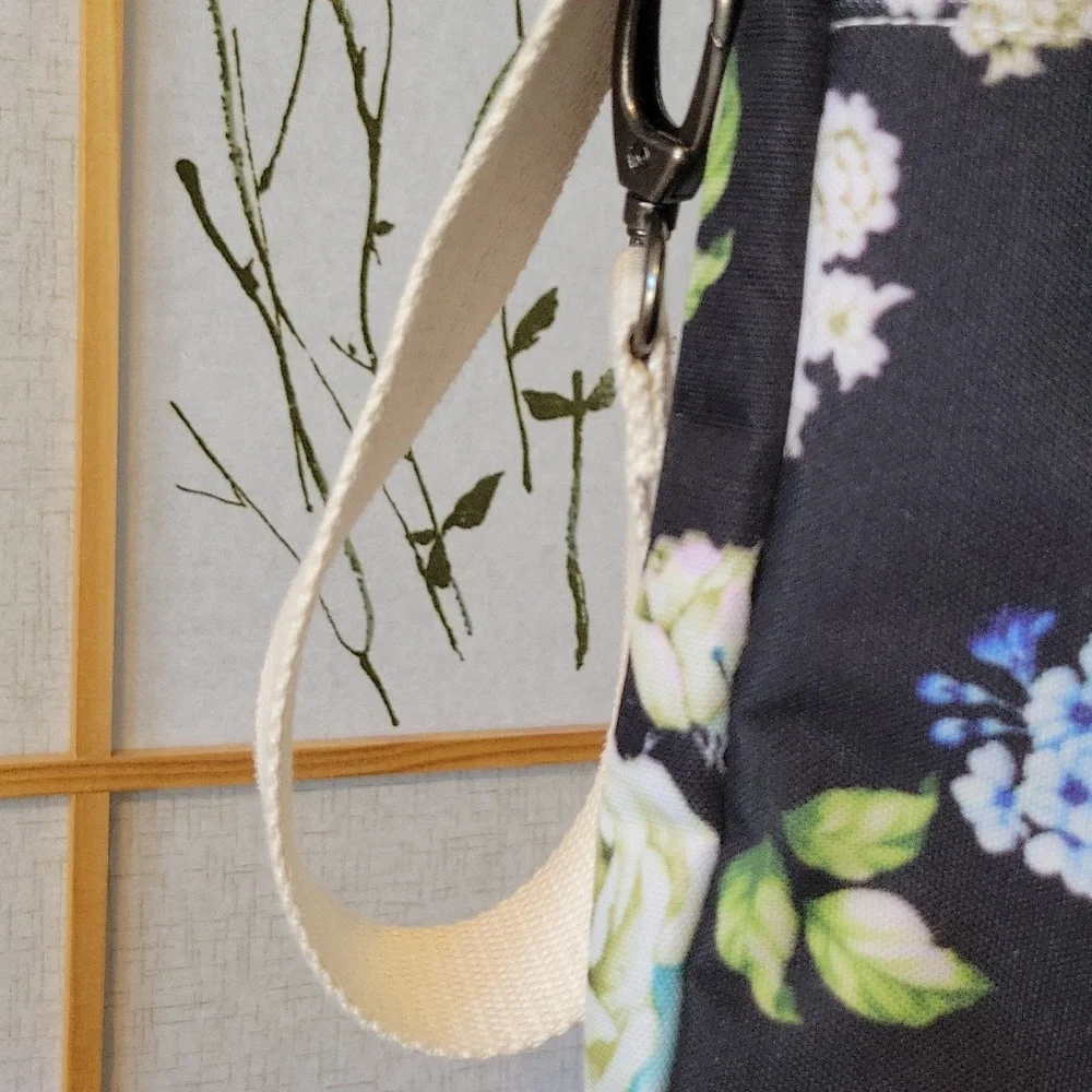 Dachee canvas accessory bag